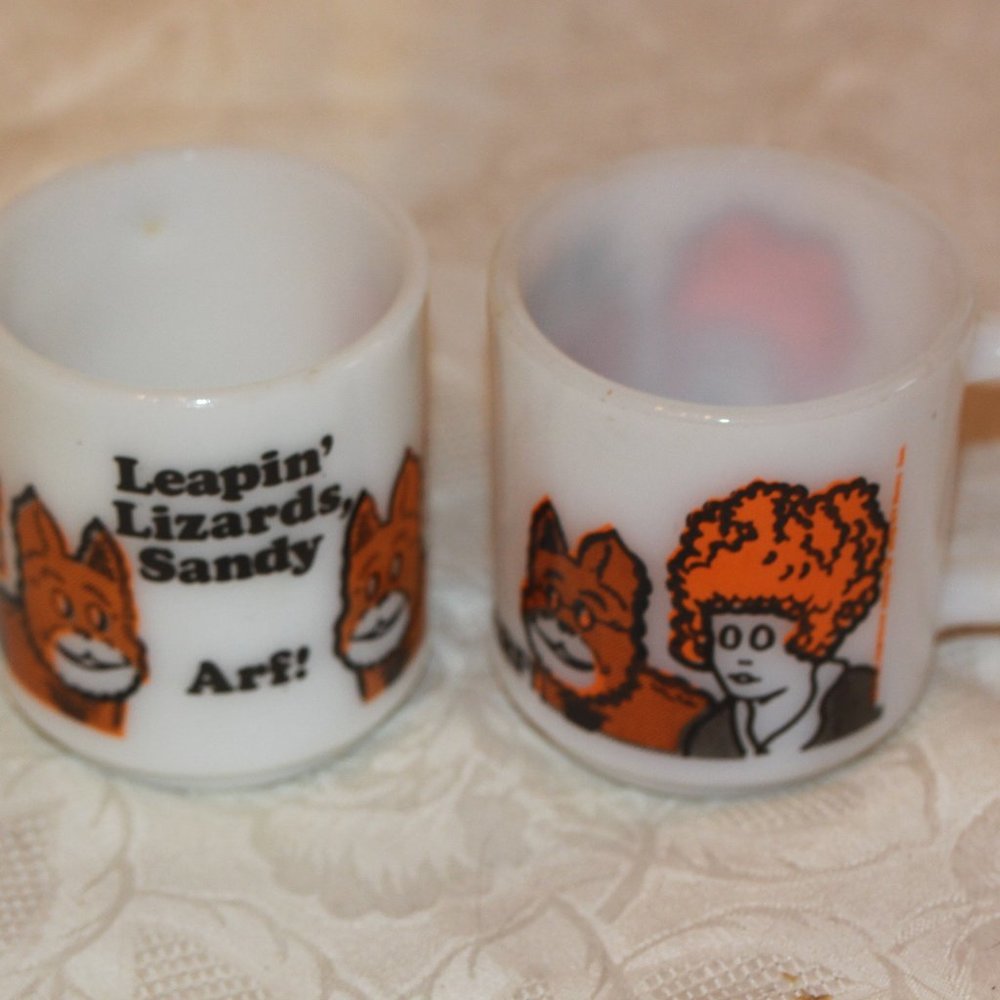 Vintage LOT OF 2 Little Orphan Annie and Dog Sandy Milk Glass coffee Cup 1970's